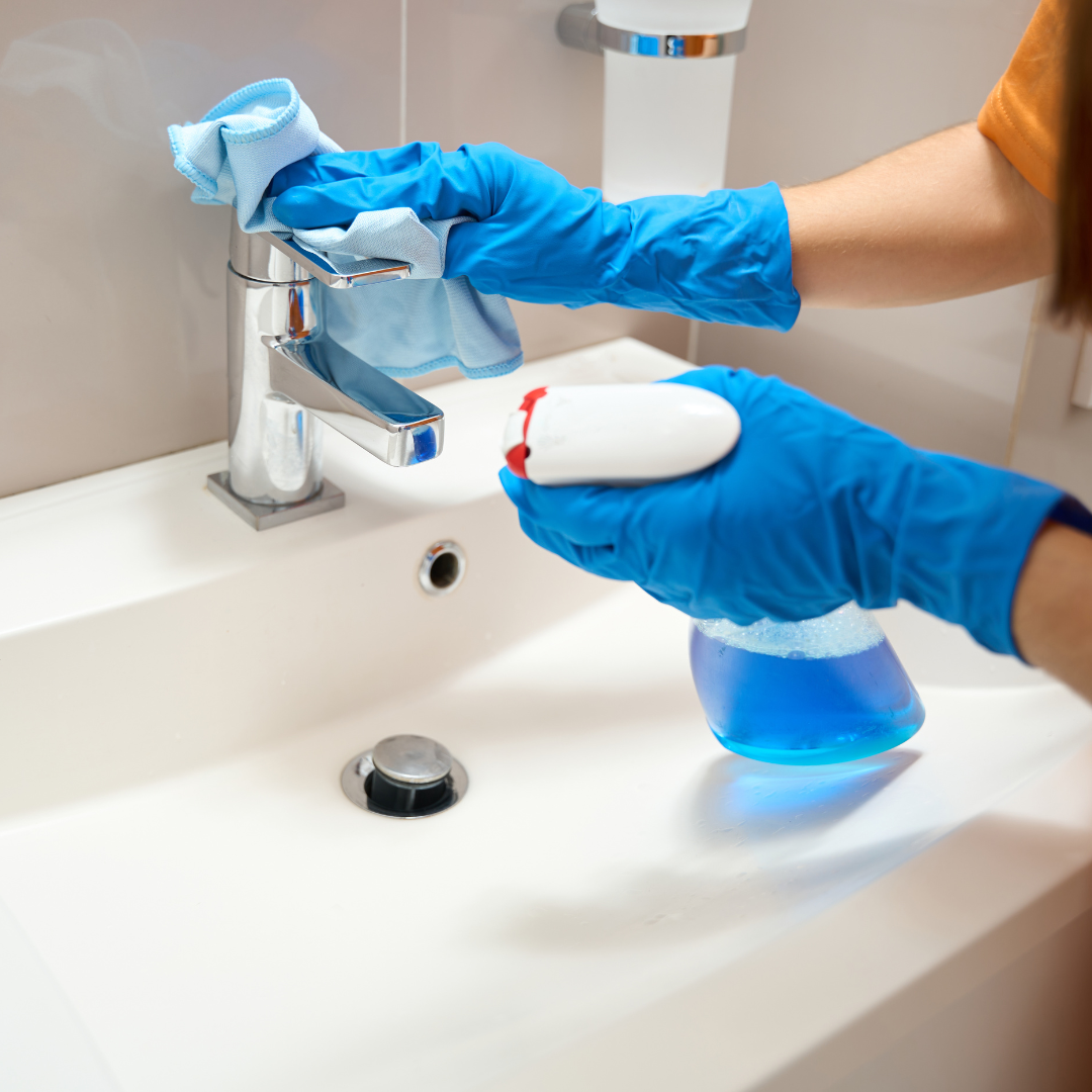 commercial cleaning (cleaning the sink)